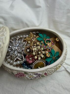 Vintage Trinket box with Jewelry ready to wear